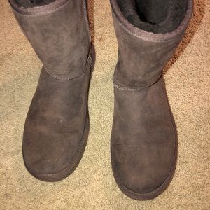 Brown short uggs